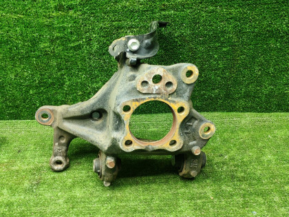 Цапфа задняя левая ASV70, ASV71, AXVA70, AXVA80, AXVH70, AXVH71