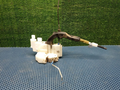 Замок двери передний левый 