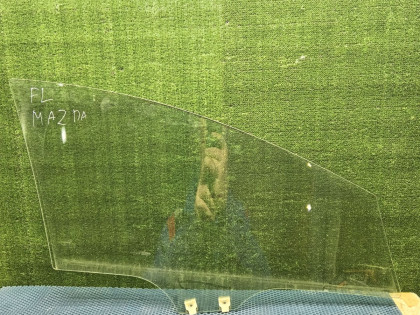 Стекло двери переднее левое ER3P